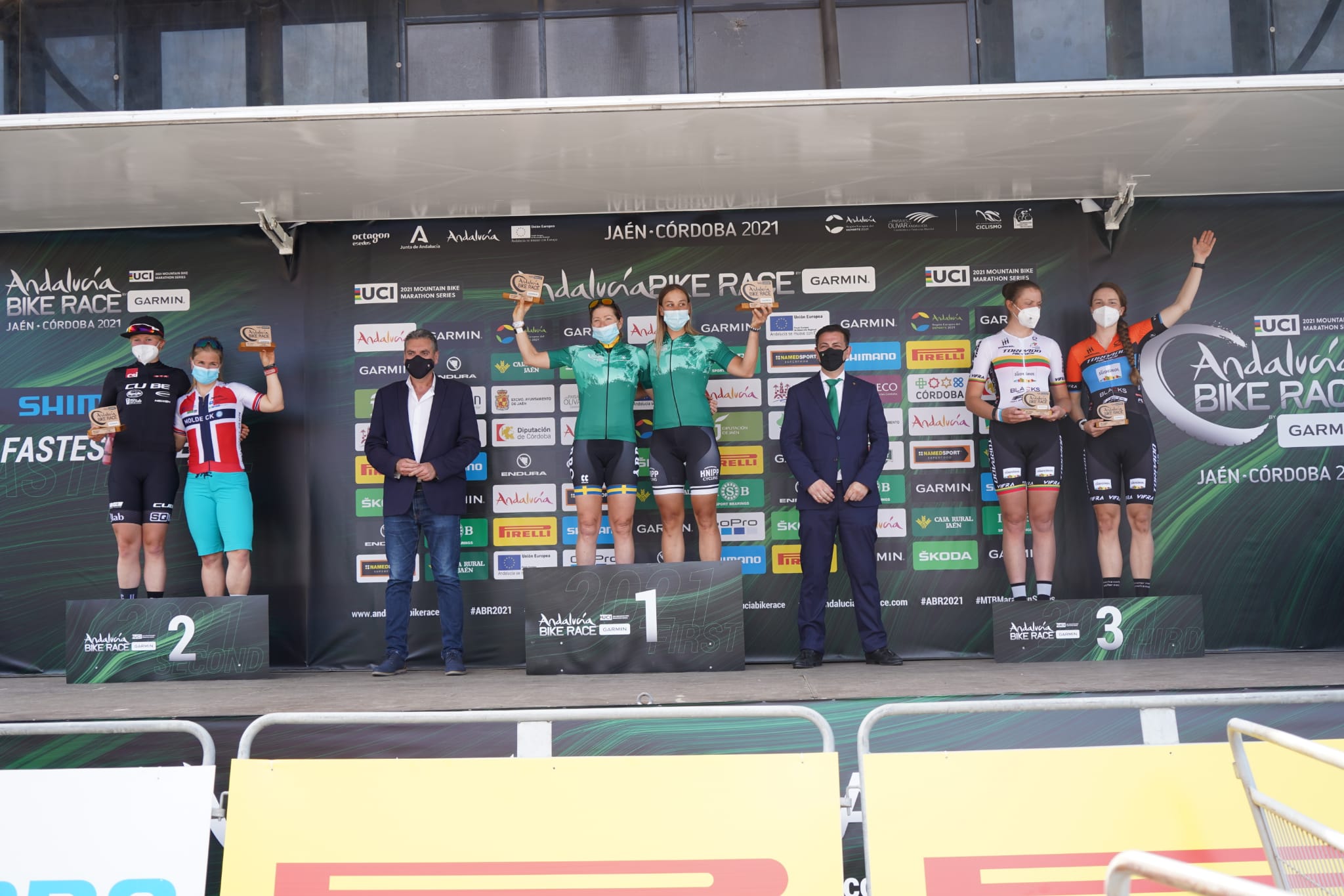 Dos podios y diez Top-10 en el inicio de la Andalucía Bike Race