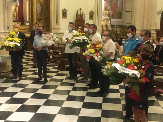 Hujase Jaén comienza la temporada con una ofrenda floral a la Divina Pastora