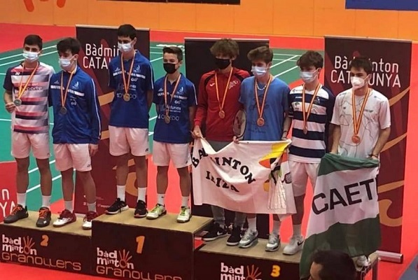 Christian Arias del Club Bádminton Arjonilla bronce en dobles masculinos en el Campeonato de España SUB17