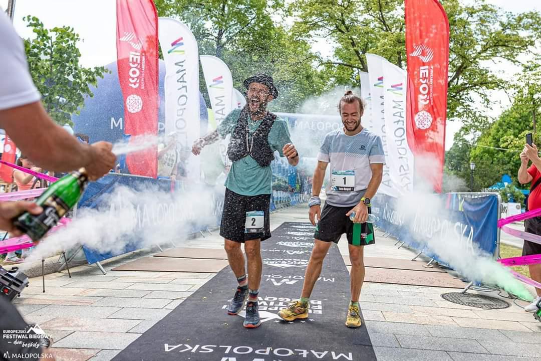 José Ángel “Canales” logra victoria compartida en una Ultramaratón de Polonia