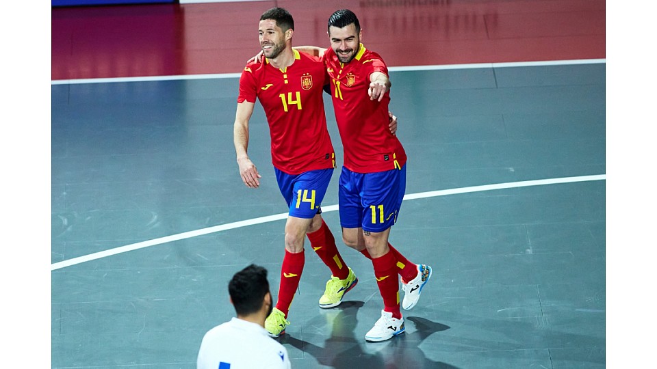 Cómoda victoria de España ante Chipre que certifica la primera posición