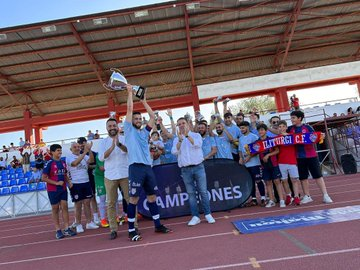 La Primera Andaluza echa el cierre con el Iliturgi CF recibiendo el trofeo de campeón y con el Valdepeñas descendido