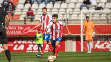 Pepe Mena se une al centro del campo del Linares Deportivo