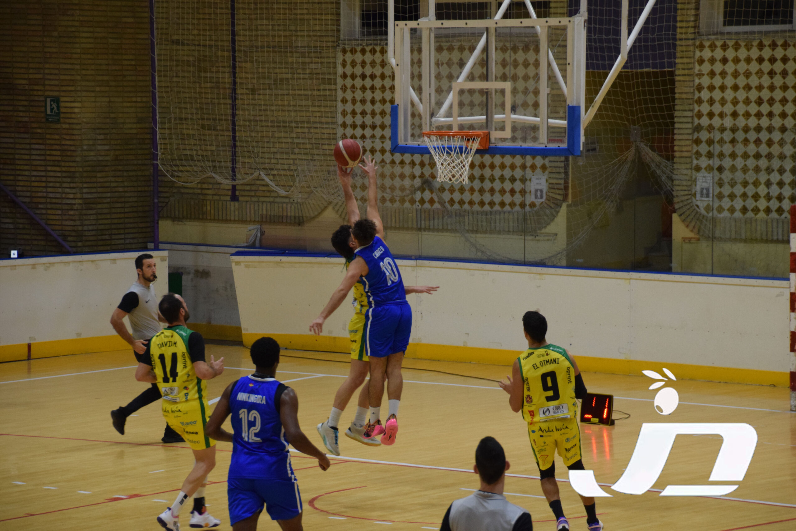El Jaén FS Basket vence y convence en La Salobreja  para volver al liderato