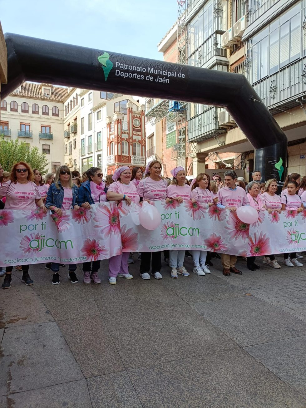 Éxito de participación en la XI Marcha “Jaén se viste de Rosa” en favor de la Asociación Jiennense de Cáncer de Mama ( ajicam)
